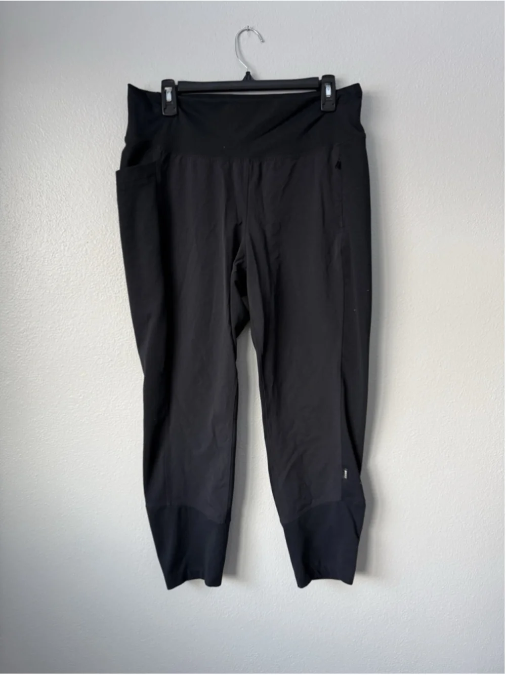 REI CO-OP Women's Size XLarge Black Pull On Zip Pocket Nylon Compression Pants - Picture 1 of 4